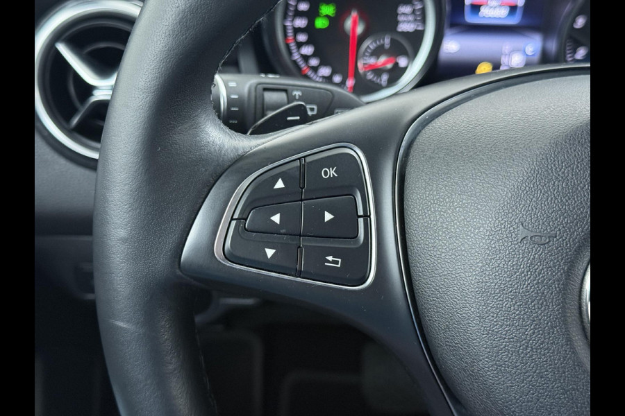 Mercedes-Benz GLA 180 Premium Plus VAN € 23.900,- VOOR € 19.877,- UW LENTEVOORDEEL € 4.023,-! | Stoelverwarming | Climate Control | Camera | Top onderhouden | 12 maanden BOVAG-garantie