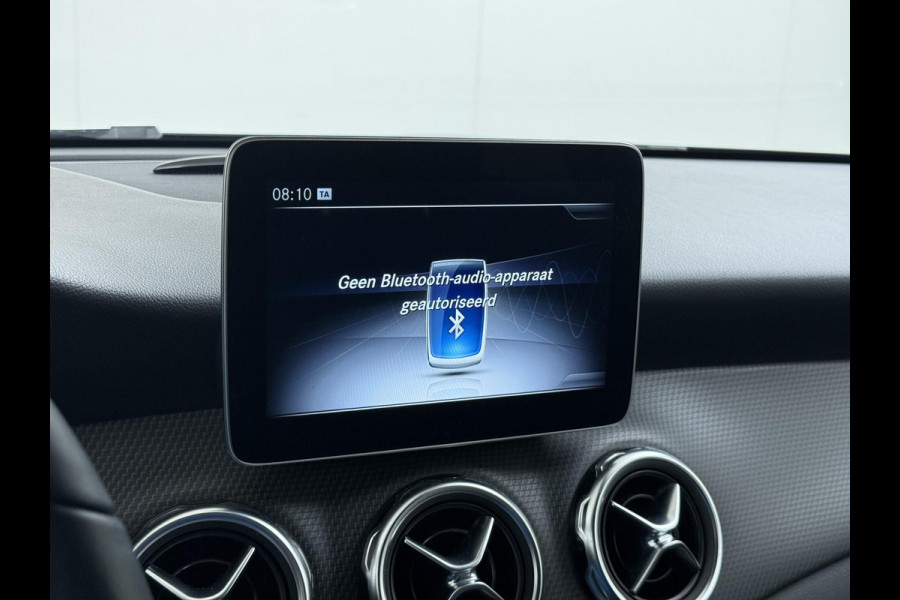 Mercedes-Benz GLA 180 Premium Plus VAN € 23.900,- VOOR € 19.877,- UW LENTEVOORDEEL € 4.023,-! | Stoelverwarming | Climate Control | Camera | Top onderhouden | 12 maanden BOVAG-garantie