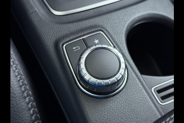 Mercedes-Benz GLA 180 Premium Plus VAN € 23.900,- VOOR € 19.877,- UW LENTEVOORDEEL € 4.023,-! | Stoelverwarming | Climate Control | Camera | Top onderhouden | 12 maanden BOVAG-garantie