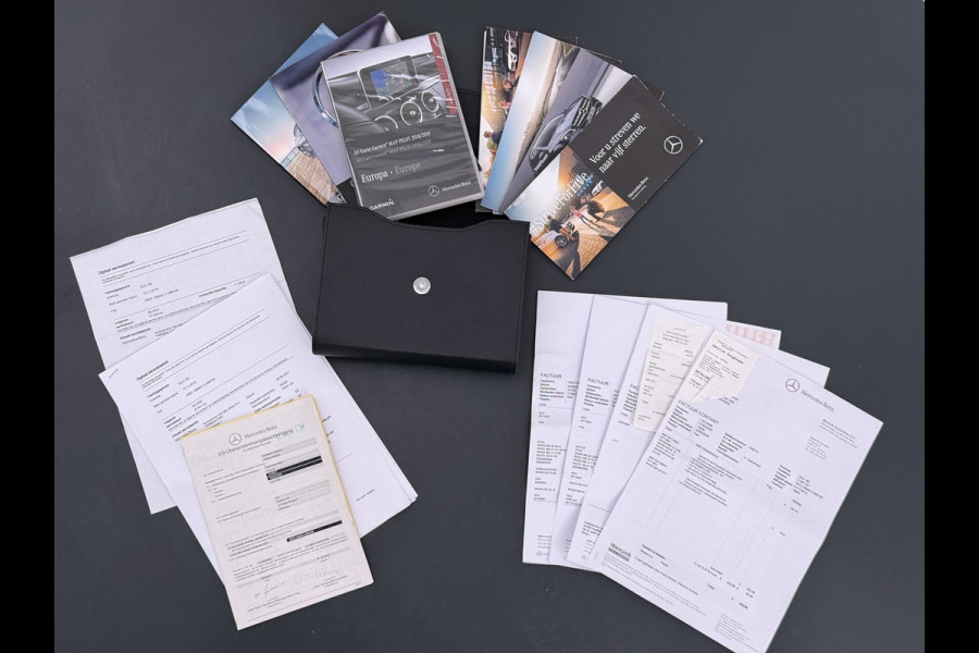 Mercedes-Benz GLA 180 Premium Plus VAN € 23.900,- VOOR € 19.877,- UW LENTEVOORDEEL € 4.023,-! | Stoelverwarming | Climate Control | Camera | Top onderhouden | 12 maanden BOVAG-garantie