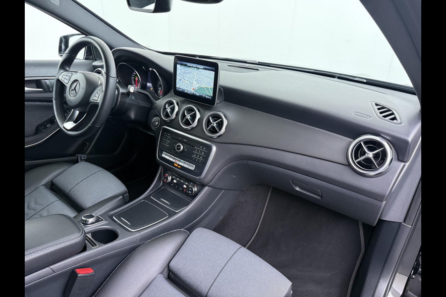 Mercedes-Benz GLA 180 Premium Plus VAN € 23.900,- VOOR € 19.877,- UW LENTEVOORDEEL € 4.023,-! | Stoelverwarming | Climate Control | Camera | Top onderhouden | 12 maanden BOVAG-garantie