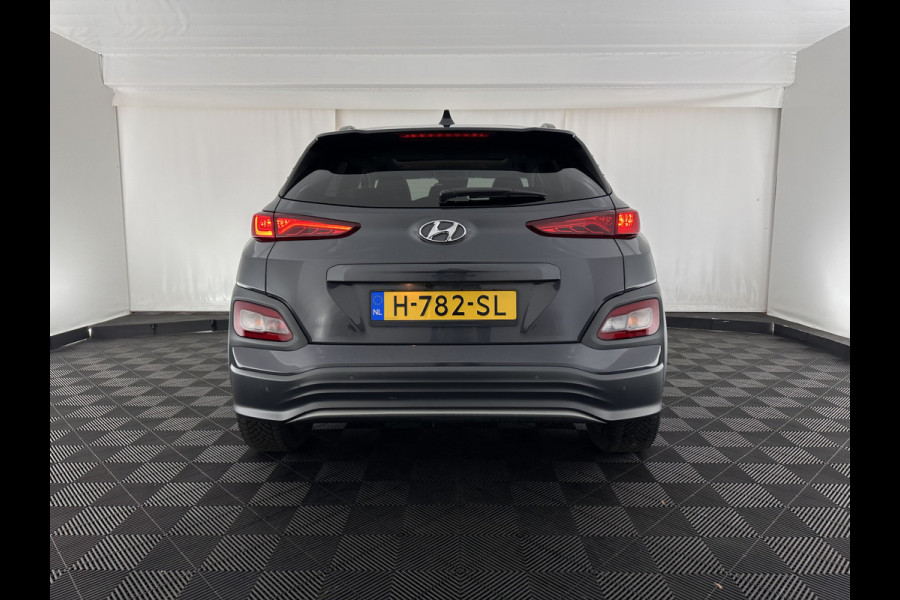 Hyundai Kona EV Premium 64 kWh [ 3-Fase ] {SOH-96%} (INCL-BTW) *LEATHER | KRELL-AUDIO | HEAD-UP | FULL-LED | NAVI-FULLMAP | DAB | ADAPT.CRUISE | KEYLESS | CAMERA | BLIND-SPOT | LANE-ASSIST | DIGI-COCKPIT | COMFORT-SEATS | 17''ALU*