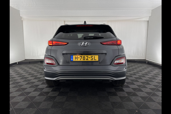 Hyundai Kona EV Premium 64 kWh [ 3-Fase ] {SOH-96%} (INCL-BTW) *LEATHER | KRELL-AUDIO | HEAD-UP | FULL-LED | NAVI-FULLMAP | DAB | ADAPT.CRUISE | KEYLESS | CAMERA | BLIND-SPOT | LANE-ASSIST | DIGI-COCKPIT | COMFORT-SEATS | 17''ALU*