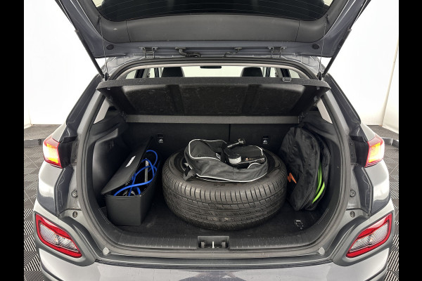 Hyundai Kona EV Premium 64 kWh [ 3-Fase ] {SOH-96%} (INCL-BTW) *LEATHER | KRELL-AUDIO | HEAD-UP | FULL-LED | NAVI-FULLMAP | DAB | ADAPT.CRUISE | KEYLESS | CAMERA | BLIND-SPOT | LANE-ASSIST | DIGI-COCKPIT | COMFORT-SEATS | 17''ALU*