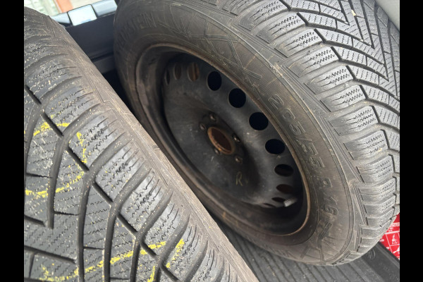 Ford FOCUS Wagon 1.0 EcoBoost Trend Edition Business 125pk | Winter Pack  | Elektr. Achterklep | Winterbanden | Wegklapbare Trekhaak