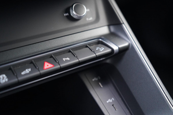 Audi Q3 45 TFSI e S edition | LED | Trekhaak | Drive Select | Automaat | Plug in Hybrid | RS Sportstuur | Adaptieve Cruise | NAP