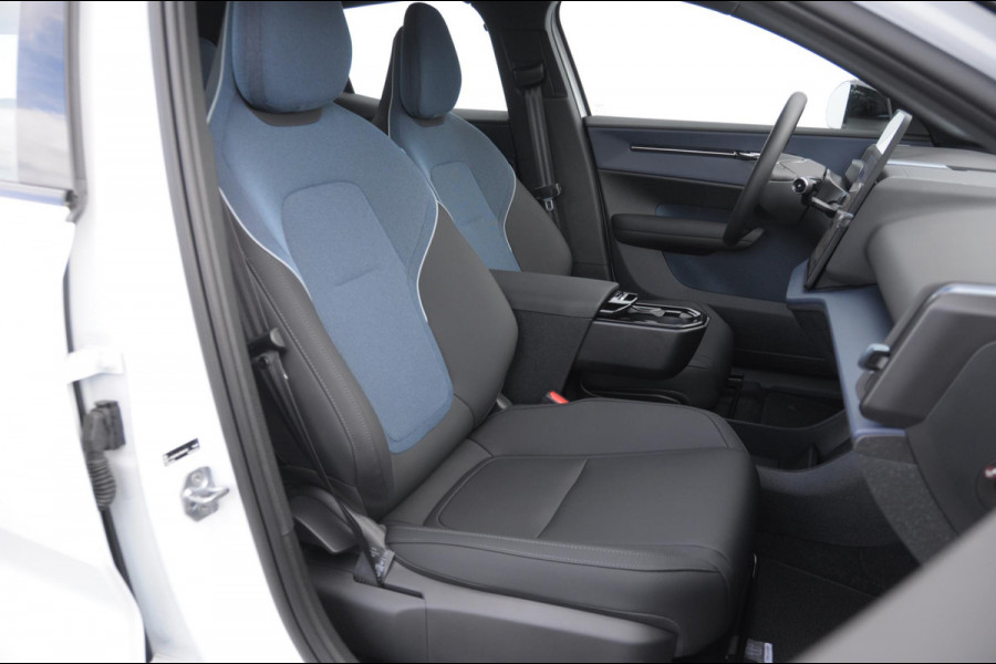 Volvo EX30 272PK Ext. Range Plus / Adaptieve Cruise Control/ Dodehoek Detectie / Parkeersensoren voor en achter/ Achteruitrijcamera/ Warmtepomp/ Google Services/