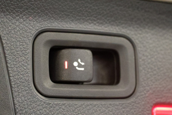 Mercedes-Benz A-Klasse A 180 d AMG pakket | Panorama dak | Burmester | Widescreen | Apple Carplay | Sfeerverlichting | Stoelverwarming | Alcantara | 360 PDC | Volledig onderhouden | Nieuwe Distributieriem