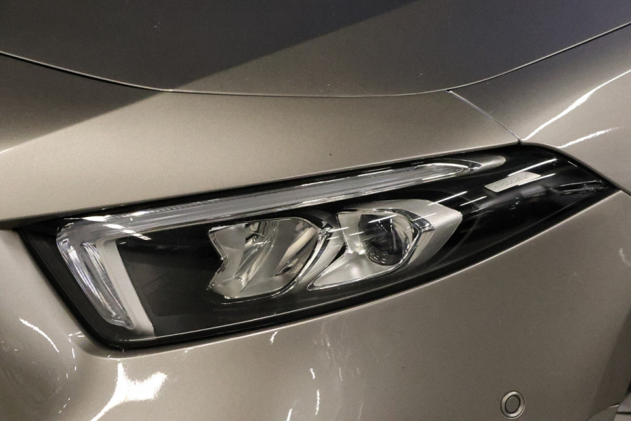 Mercedes-Benz A-Klasse A 180 d AMG pakket | Panorama dak | Burmester | Widescreen | Apple Carplay | Sfeerverlichting | Stoelverwarming | Alcantara | 360 PDC | Volledig onderhouden | Nieuwe Distributieriem