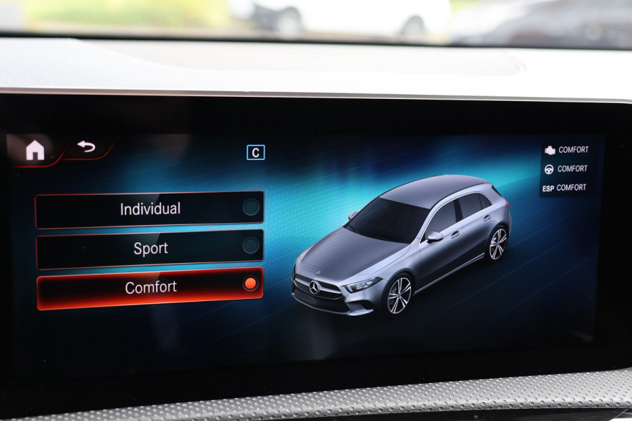 Mercedes-Benz A-Klasse A 180 d AMG pakket | Panorama dak | Burmester | Widescreen | Apple Carplay | Sfeerverlichting | Stoelverwarming | Alcantara | 360 PDC | Volledig onderhouden | Nieuwe Distributieriem