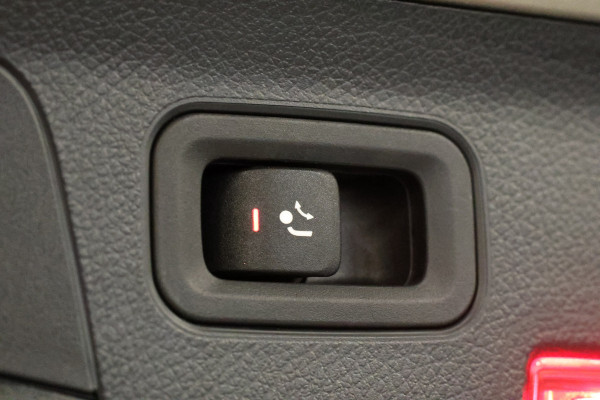 Mercedes-Benz A-Klasse A 180 d AMG pakket | Panorama dak | Burmester | Widescreen | Apple Carplay | Sfeerverlichting | Stoelverwarming | Alcantara | 360 PDC | Volledig onderhouden | Nieuwe Distributieriem