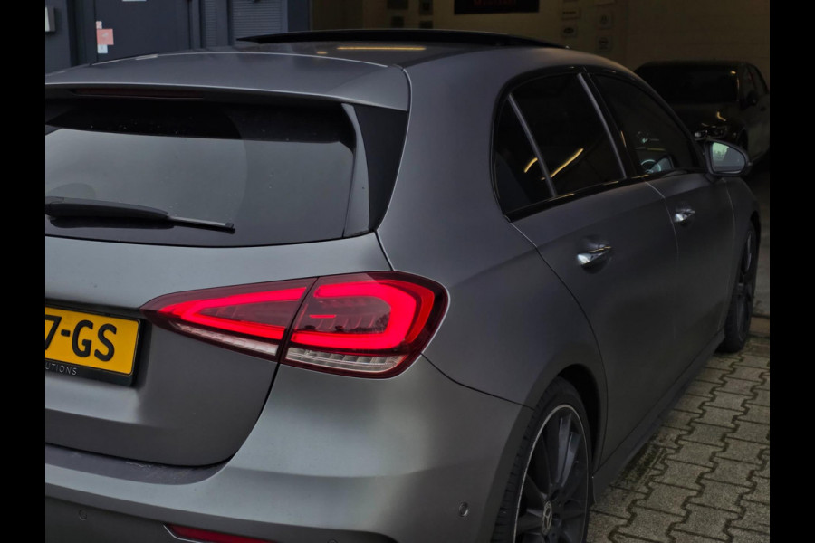 Mercedes-Benz A-Klasse 220 Premium Plus | MAT GRIJS / PANO / MEMORY / KEYLESS / BURMESTER / MASSAGE / DIAMOND GRILLE / 19 INCH !