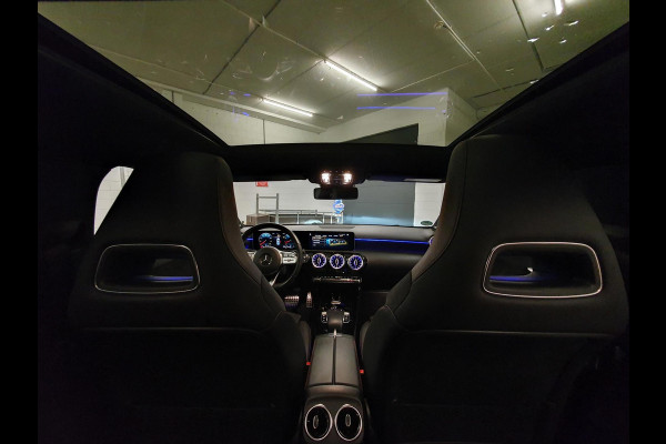 Mercedes-Benz A-Klasse 220 Premium Plus | MAT GRIJS / PANO / MEMORY / KEYLESS / BURMESTER / MASSAGE / DIAMOND GRILLE / 19 INCH !