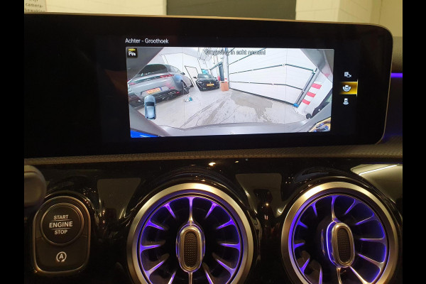 Mercedes-Benz A-Klasse 220 Premium Plus | MAT GRIJS / PANO / MEMORY / KEYLESS / BURMESTER / MASSAGE / DIAMOND GRILLE / 19 INCH !