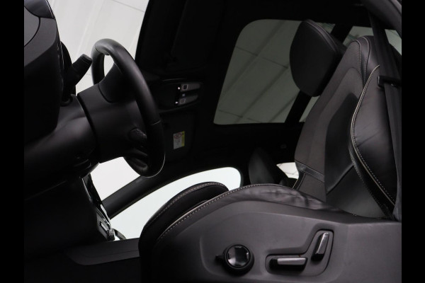 Volvo XC60 2.0 T6 Plug-in hybrid AWD R-Design | Panoramadak | Trekhaak| Stoelverwarming | Camera | Adaptive cruise | Half leder | Carplay | Memory | Navigatie | Keyless | Facelift Model | PHEV