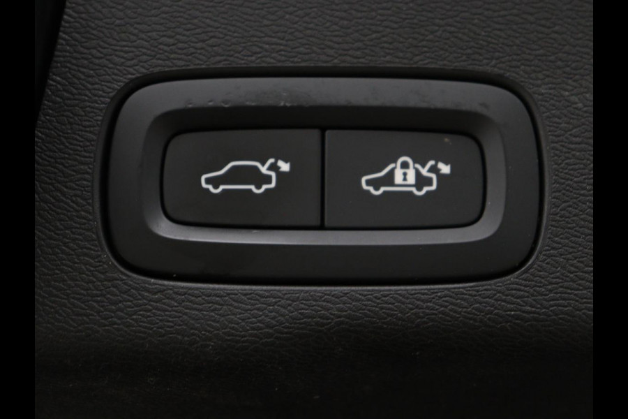 Volvo XC60 2.0 T6 Plug-in hybrid AWD R-Design | Panoramadak | Trekhaak| Stoelverwarming | Camera | Adaptive cruise | Half leder | Carplay | Memory | Navigatie | Keyless | Facelift Model | PHEV