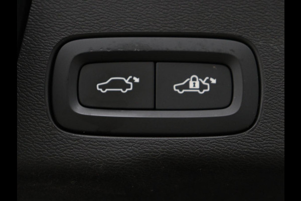 Volvo XC60 2.0 T6 Plug-in hybrid AWD R-Design | Panoramadak | Trekhaak| Stoelverwarming | Camera | Adaptive cruise | Half leder | Carplay | Memory | Navigatie | Keyless | Facelift Model | PHEV