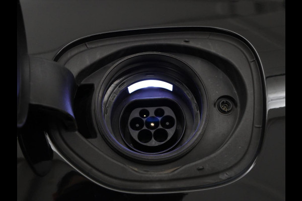 Volvo XC60 2.0 T6 Plug-in hybrid AWD R-Design | Panoramadak | Trekhaak| Stoelverwarming | Camera | Adaptive cruise | Half leder | Carplay | Memory | Navigatie | Keyless | Facelift Model | PHEV