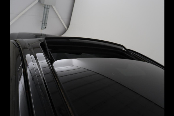 Volvo XC60 2.0 T6 Plug-in hybrid AWD R-Design | Panoramadak | Trekhaak| Stoelverwarming | Camera | Adaptive cruise | Half leder | Carplay | Memory | Navigatie | Keyless | Facelift Model | PHEV