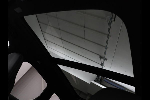 Volvo XC60 2.0 T6 Plug-in hybrid AWD R-Design | Panoramadak | Trekhaak| Stoelverwarming | Camera | Adaptive cruise | Half leder | Carplay | Memory | Navigatie | Keyless | Facelift Model | PHEV