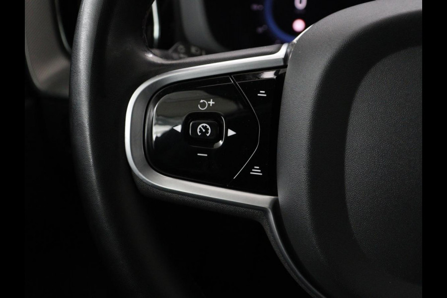 Volvo XC60 2.0 T6 Plug-in hybrid AWD R-Design | Panoramadak | Trekhaak| Stoelverwarming | Camera | Adaptive cruise | Half leder | Carplay | Memory | Navigatie | Keyless | Facelift Model | PHEV