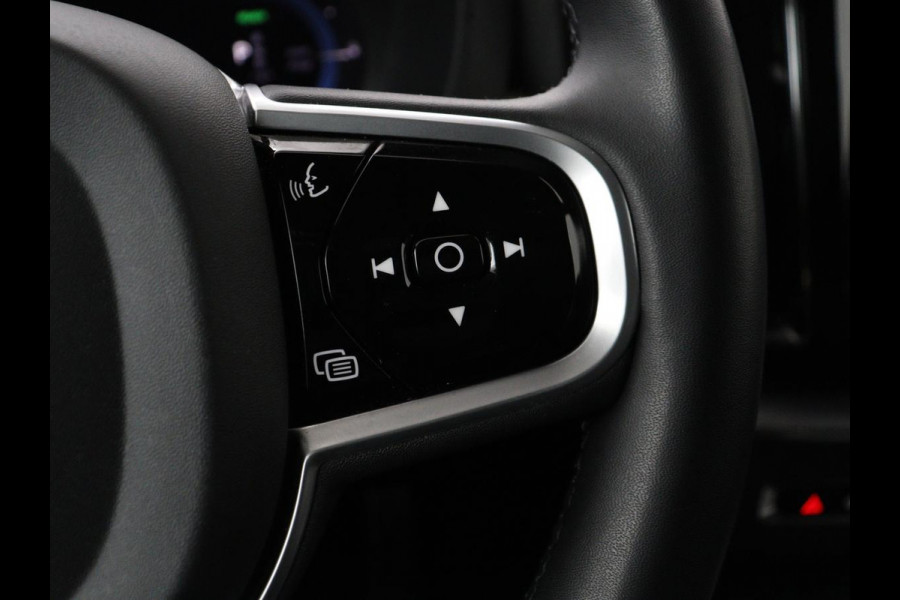 Volvo XC60 2.0 T6 Plug-in hybrid AWD R-Design | Panoramadak | Trekhaak| Stoelverwarming | Camera | Adaptive cruise | Half leder | Carplay | Memory | Navigatie | Keyless | Facelift Model | PHEV