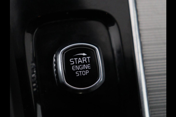 Volvo XC60 2.0 T6 Plug-in hybrid AWD R-Design | Panoramadak | Trekhaak| Stoelverwarming | Camera | Adaptive cruise | Half leder | Carplay | Memory | Navigatie | Keyless | Facelift Model | PHEV