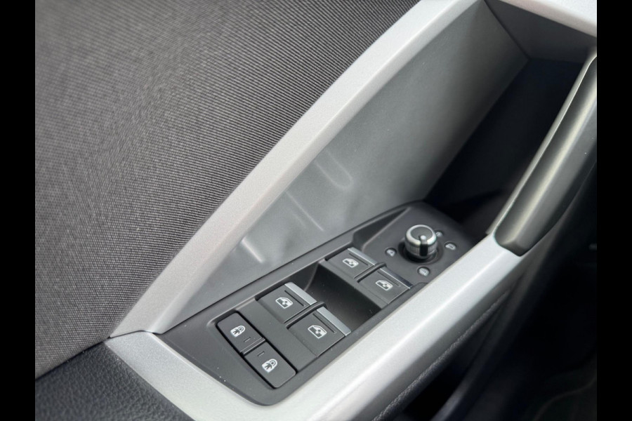 Audi Q3 Sportback 45 TFSI e S Edition Panorama 245PK Matrix 2022 sfeerverlichting