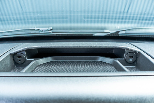 Iveco Daily 35C18 3.0 180PK | Bakwagen met laadklep | N1 | Automaat | Cruise | Airco