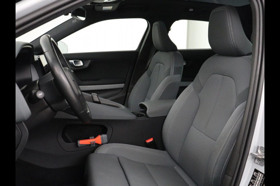 Polestar 2 Long Range Single Motor 78 kWh | SOH 90% | Panoramadak | Warmtepomp | Trekhaak | Stoelverwarming | Harman/Kardon | Camera | Achterbankverwarming | Navigatie | 20'' | Keyless