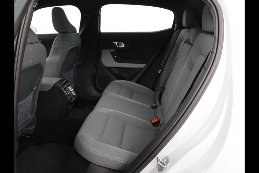 Polestar 2 Long Range Single Motor 78 kWh | SOH 90% | Panoramadak | Warmtepomp | Trekhaak | Stoelverwarming | Harman/Kardon | Camera | Achterbankverwarming | Navigatie | 20'' | Keyless