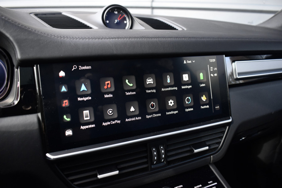 Porsche Cayenne Coupé 3.0 E-Hybrid 462pk Platinum Edition Techart *Krijt* | Pano | 22'' Wielen | Trekhaak | Massage | Stoelventilatie | Bose | Head-Up | Luchtvering |