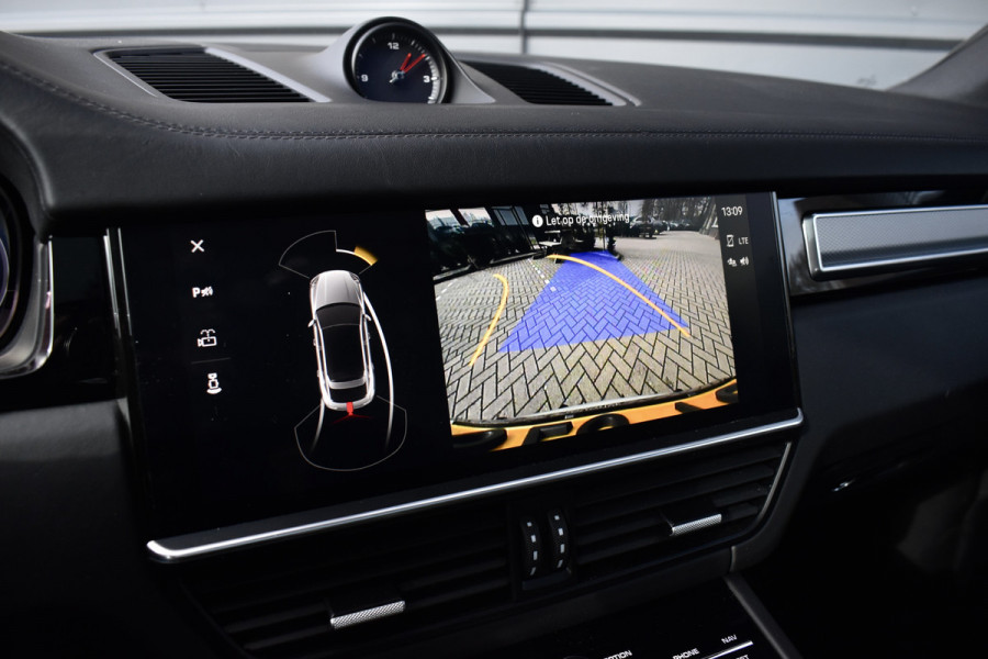 Porsche Cayenne Coupé 3.0 E-Hybrid 462pk Platinum Edition Techart *Krijt* | Pano | 22'' Wielen | Trekhaak | Massage | Stoelventilatie | Bose | Head-Up | Luchtvering |