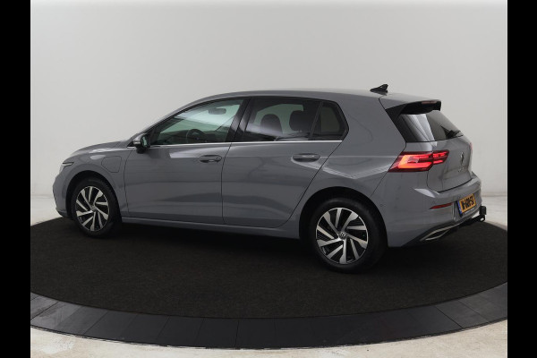 Volkswagen Golf 1.4 eHybrid Style | Head-Up | Stoelverwarming | Trekhaak | Sfeerverlichting | Massage | Camera | Keyless | Matrix LED | Carplay | Adaptive cruise | Memory | Climate control | PHEV | Plug In
