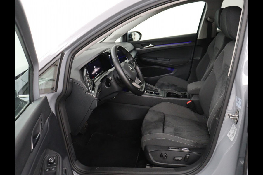 Volkswagen Golf 1.4 eHybrid Style | Head-Up | Stoelverwarming | Trekhaak | Sfeerverlichting | Massage | Camera | Keyless | Matrix LED | Carplay | Adaptive cruise | Memory | Climate control | PHEV | Plug In
