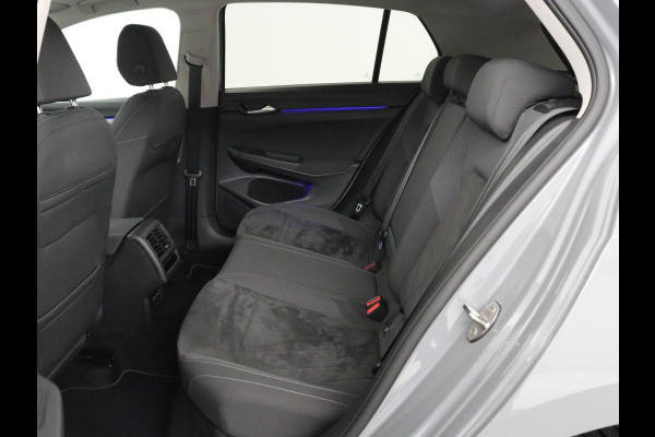 Volkswagen Golf 1.4 eHybrid Style | Head-Up | Stoelverwarming | Trekhaak | Sfeerverlichting | Massage | Camera | Keyless | Matrix LED | Carplay | Adaptive cruise | Memory | Climate control | PHEV | Plug In