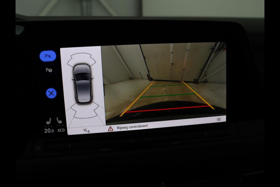 Volkswagen Golf 1.4 eHybrid Style | Head-Up | Stoelverwarming | Trekhaak | Sfeerverlichting | Massage | Camera | Keyless | Matrix LED | Carplay | Adaptive cruise | Memory | Climate control | PHEV | Plug In