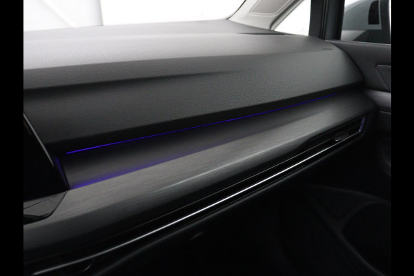 Volkswagen Golf 1.4 eHybrid Style | Head-Up | Stoelverwarming | Trekhaak | Sfeerverlichting | Massage | Camera | Keyless | Matrix LED | Carplay | Adaptive cruise | Memory | Climate control | PHEV | Plug In