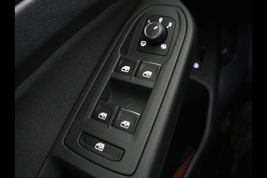 Volkswagen Golf 1.4 eHybrid Style | Head-Up | Stoelverwarming | Trekhaak | Sfeerverlichting | Massage | Camera | Keyless | Matrix LED | Carplay | Adaptive cruise | Memory | Climate control | PHEV | Plug In