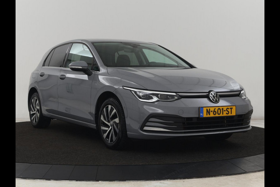 Volkswagen Golf 1.4 eHybrid Style | Head-Up | Stoelverwarming | Trekhaak | Sfeerverlichting | Massage | Camera | Keyless | Matrix LED | Carplay | Adaptive cruise | Memory | Climate control | PHEV | Plug In