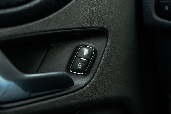 Ford Transit Custom 2.0 TDCI L1H1 | 1e EIG. | 130pk | Automaat | LED | Camera | Stoelverw. | Cruise | Airco