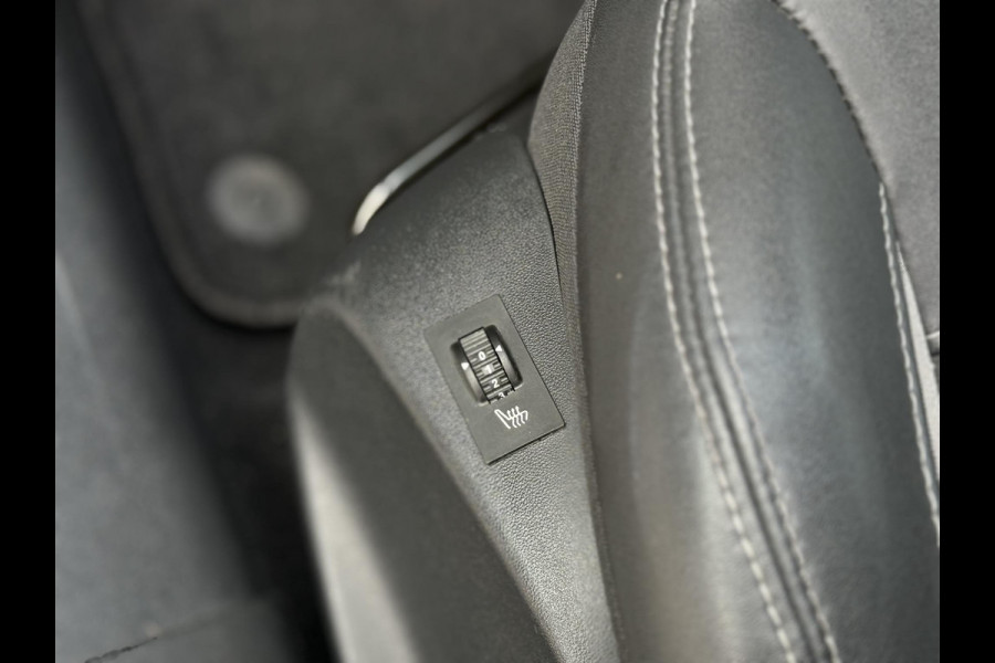 Peugeot 2008 1.2 PureTech Blue Lion 2e Eigenaar|Navi|Trekhaak|D-riem v.v. in 2022|ClimaCruise|PDC|Stoelverwarming|Carplay|APK tot 05-2027