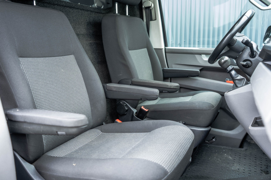 Volkswagen Transporter T6.1 2.0 TDI L2H1 | 150 PK | Turbo defect | Carplay | Cruise | Navi | Trekhaak | Airco