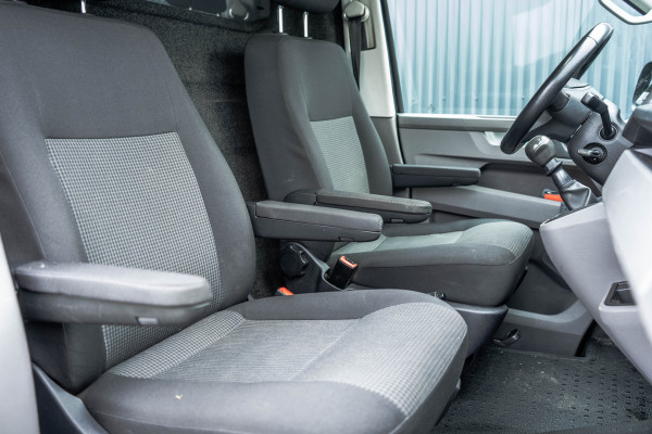 Volkswagen Transporter T6.1 2.0 TDI L2H1 | 150 PK | Turbo defect | Carplay | Cruise | Navi | Trekhaak | Airco
