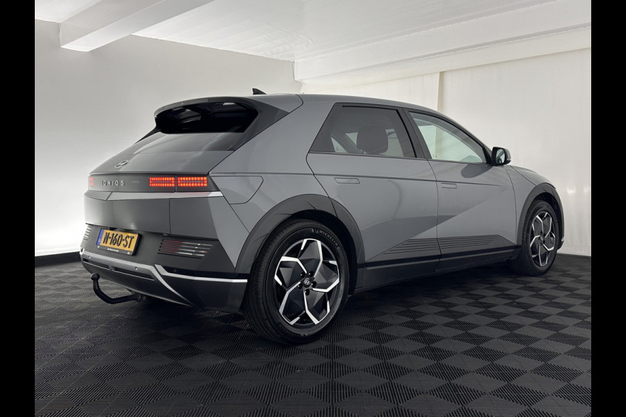 Hyundai IONIQ 5 Connect 73kWh [ 3-Fase ] {SOH-100%} (INCL-BTW) Aut *LEATHER-FABRIC | FULL-LED | DIGI-COCKPIT | AMBIENT-LIGHT | DAB | SHIFT-PADDLES | HEAD-UP | NAVI-FULLMAP | KEYLESS | CAMERA | HEATED-COMFORTSEATS | TOWBAR*