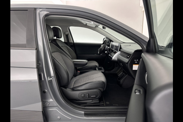 Hyundai IONIQ 5 Connect 73kWh [ 3-Fase ] {SOH-100%} (INCL-BTW) Aut *LEATHER-FABRIC | FULL-LED | DIGI-COCKPIT | AMBIENT-LIGHT | DAB | SHIFT-PADDLES | HEAD-UP | NAVI-FULLMAP | KEYLESS | CAMERA | HEATED-COMFORTSEATS | TOWBAR*
