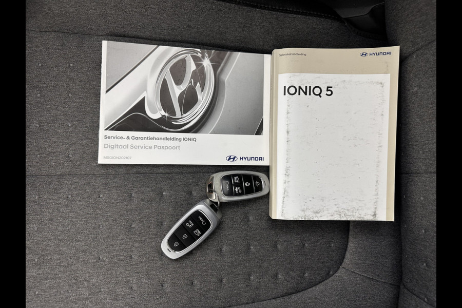 Hyundai IONIQ 5 Connect 73kWh [ 3-Fase ] {SOH-100%} (INCL-BTW) Aut *LEATHER-FABRIC | FULL-LED | DIGI-COCKPIT | AMBIENT-LIGHT | DAB | SHIFT-PADDLES | HEAD-UP | NAVI-FULLMAP | KEYLESS | CAMERA | HEATED-COMFORTSEATS | TOWBAR*