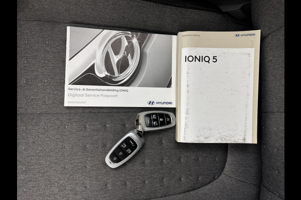 Hyundai IONIQ 5 Connect 73kWh [ 3-Fase ] {SOH-100%} (INCL-BTW) Aut *LEATHER-FABRIC | FULL-LED | DIGI-COCKPIT | AMBIENT-LIGHT | DAB | SHIFT-PADDLES | HEAD-UP | NAVI-FULLMAP | KEYLESS | CAMERA | HEATED-COMFORTSEATS | TOWBAR*