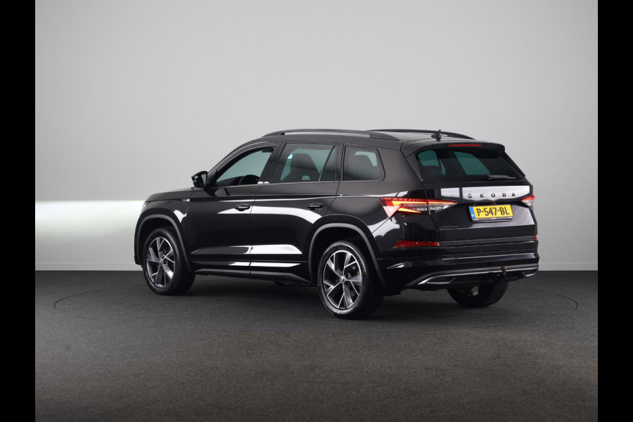 Škoda Kodiaq 1.5 TSI Sportline Business 150 pk Automaat (DSG) | Navigatie | Trekhaak (wegklapbaar) | Parkeersensoren | Achteruitrijcamera | Autom. airco (3 zones) | Stoelverwarming |