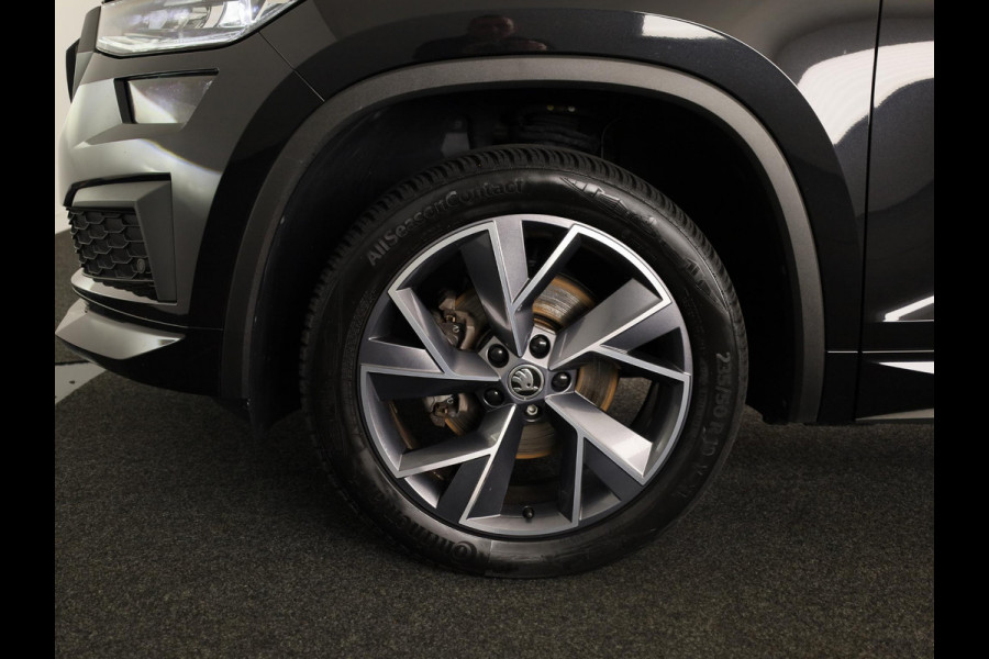 Škoda Kodiaq 1.5 TSI Sportline Business 150 pk Automaat (DSG) | Navigatie | Trekhaak (wegklapbaar) | Parkeersensoren | Achteruitrijcamera | Autom. airco (3 zones) | Stoelverwarming |